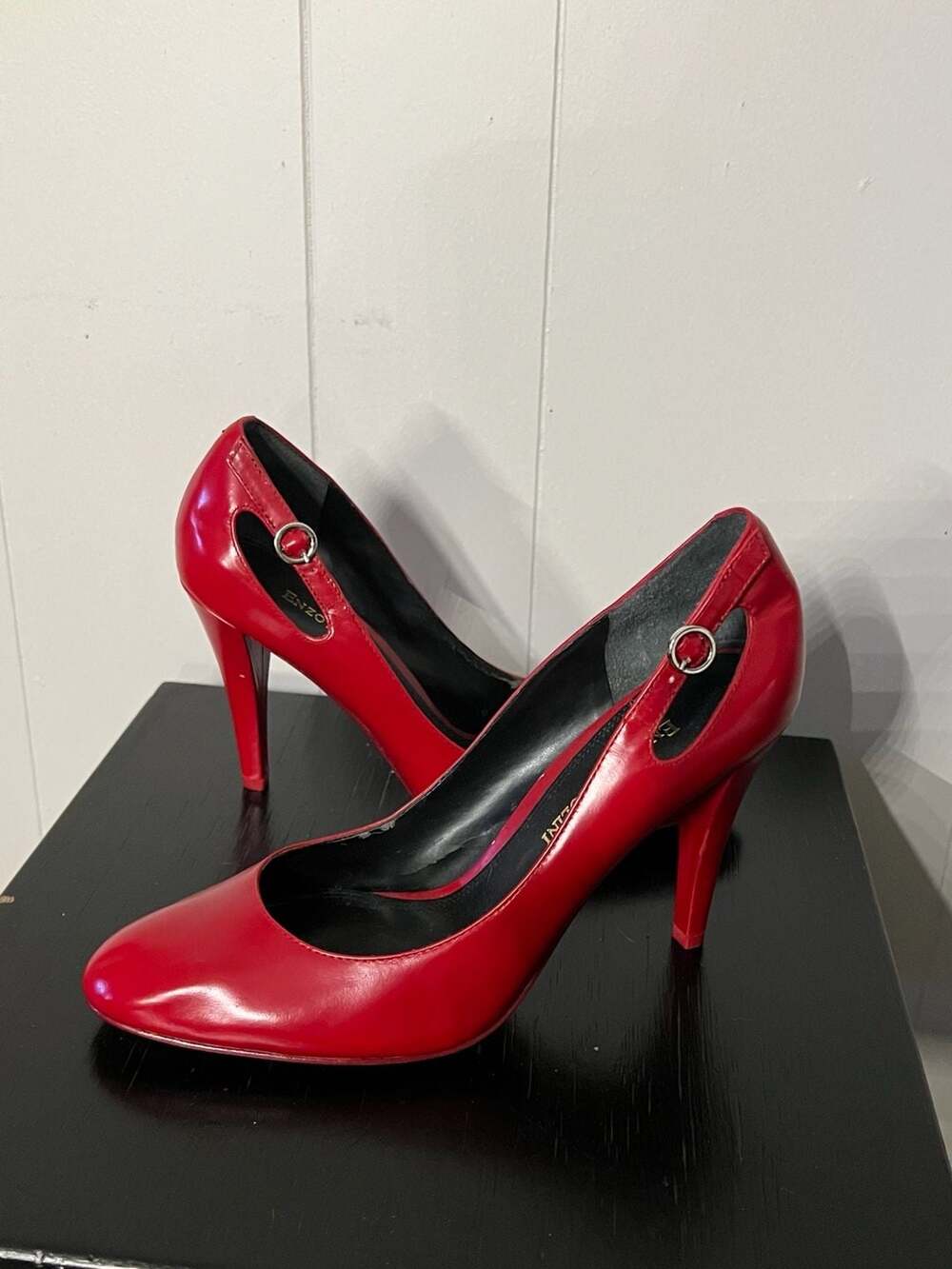 Enzo Angiolini EAJENNELLIE Red Leather Cut-Out Pumps